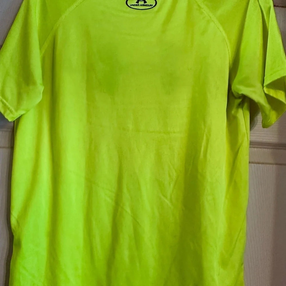 EUC Under Armour‎ Youth XL Heat Gear Shirt